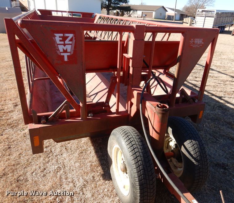 image for item IV9867 Titan West EZMT  hay bale feeder