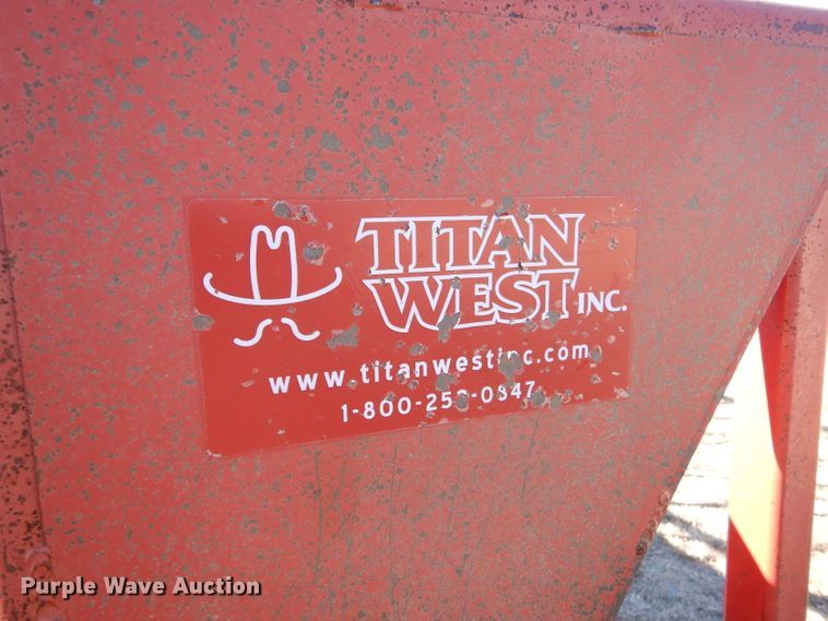 image for item IV9867 Titan West EZMT  hay bale feeder