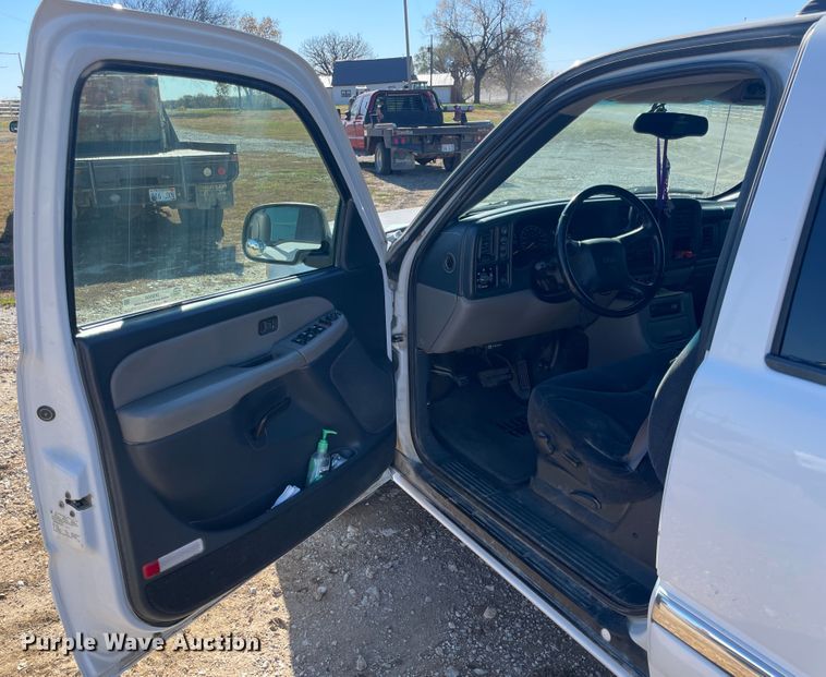 image for item IX9560 2000 GMC Yukon XL 2500  SUV