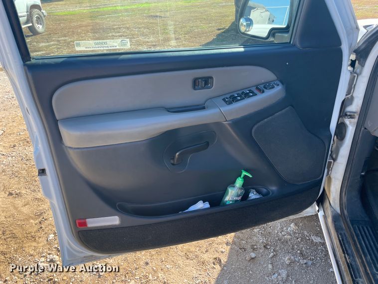 image for item IX9560 2000 GMC Yukon XL 2500  SUV