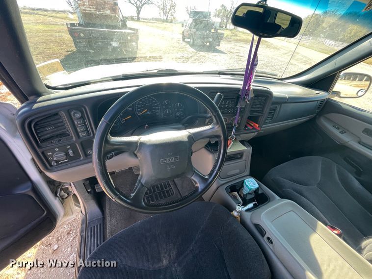 image for item IX9560 2000 GMC Yukon XL 2500  SUV