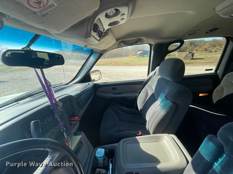 image for item IX9560 2000 GMC Yukon XL 2500  SUV