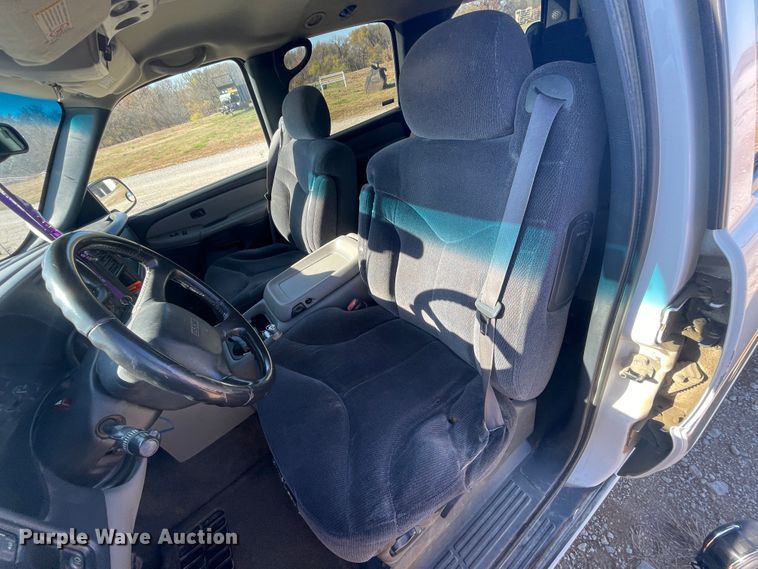 image for item IX9560 2000 GMC Yukon XL 2500  SUV