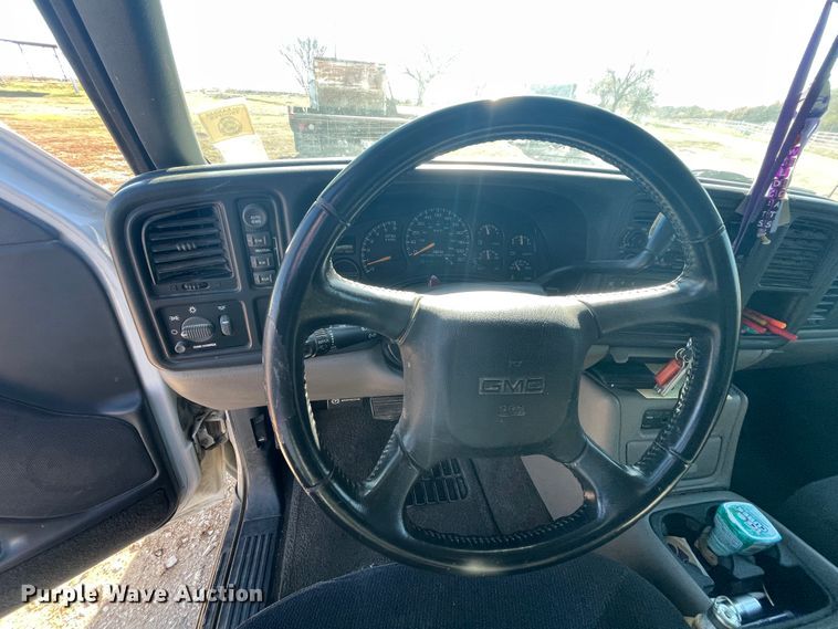 image for item IX9560 2000 GMC Yukon XL 2500  SUV