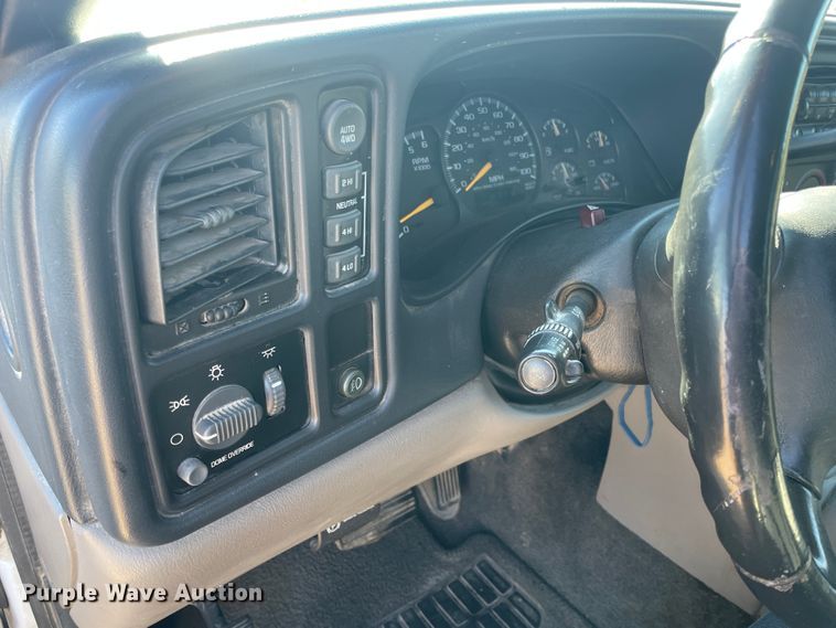 image for item IX9560 2000 GMC Yukon XL 2500  SUV