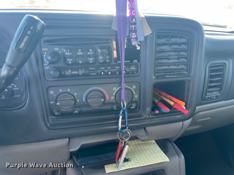 image for item IX9560 2000 GMC Yukon XL 2500  SUV