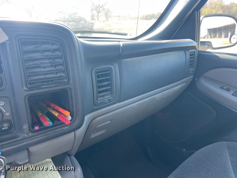 image for item IX9560 2000 GMC Yukon XL 2500  SUV