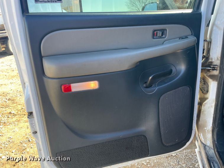 image for item IX9560 2000 GMC Yukon XL 2500  SUV