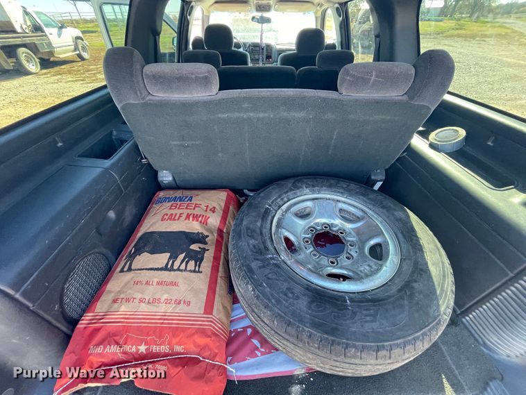 image for item IX9560 2000 GMC Yukon XL 2500  SUV