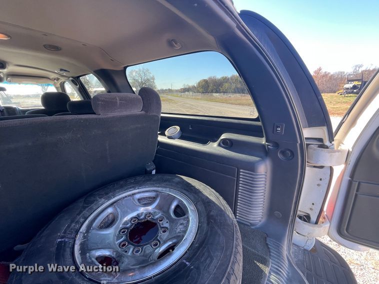 image for item IX9560 2000 GMC Yukon XL 2500  SUV