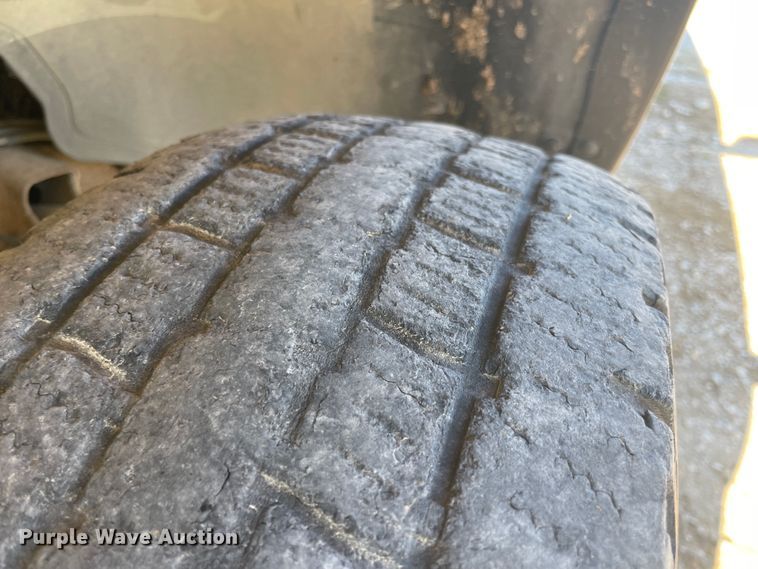 image for item IX9560 2000 GMC Yukon XL 2500  SUV