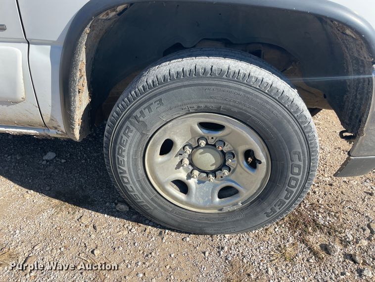 image for item IX9560 2000 GMC Yukon XL 2500  SUV