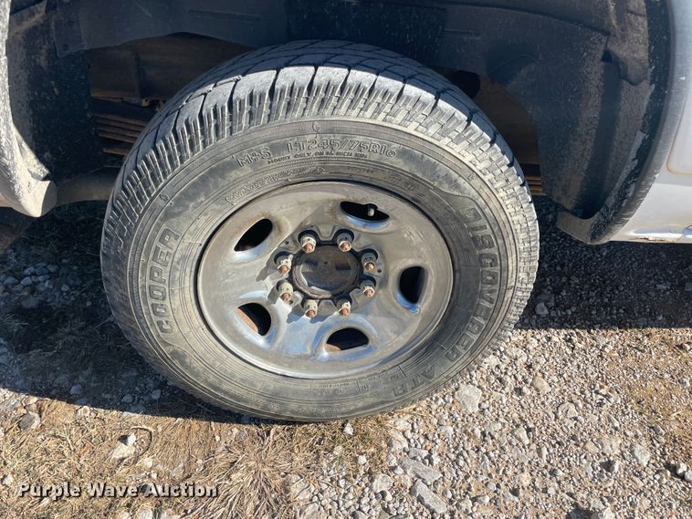 image for item IX9560 2000 GMC Yukon XL 2500  SUV