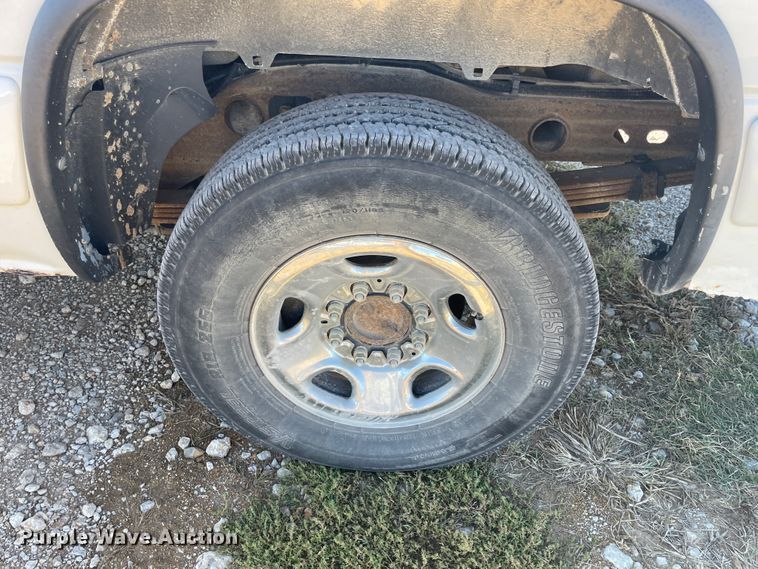 image for item IX9560 2000 GMC Yukon XL 2500  SUV