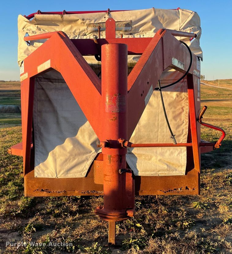 image for item IX9563 1995 Gooseneck A6A1  livestock trailer