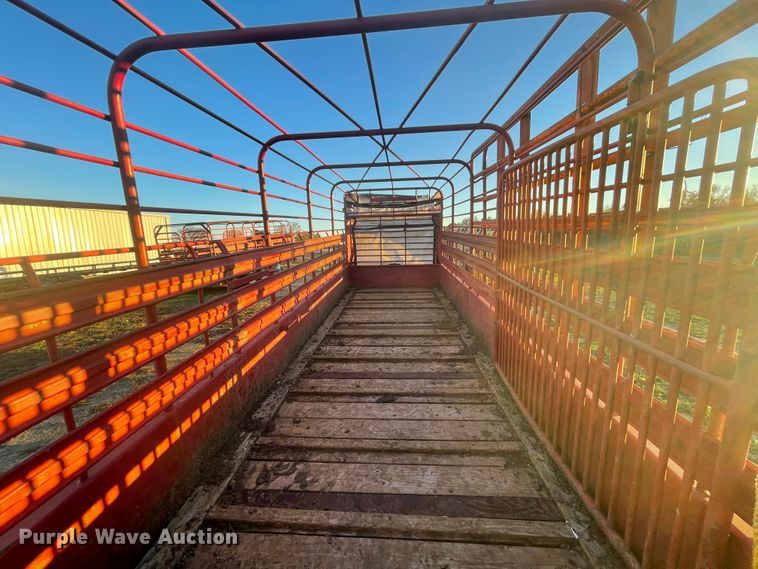 image for item IX9563 1995 Gooseneck A6A1  livestock trailer