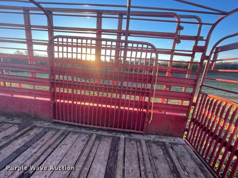 image for item IX9563 1995 Gooseneck A6A1  livestock trailer