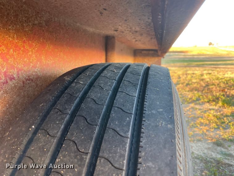 image for item IX9563 1995 Gooseneck A6A1  livestock trailer