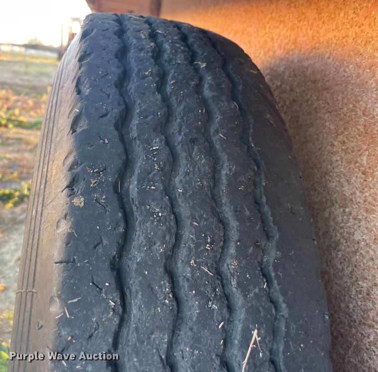 image for item IX9563 1995 Gooseneck A6A1  livestock trailer