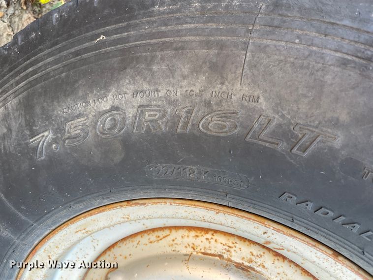 image for item IX9563 1995 Gooseneck A6A1  livestock trailer