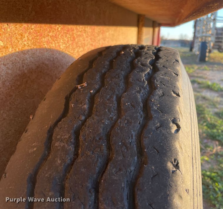 image for item IX9563 1995 Gooseneck A6A1  livestock trailer