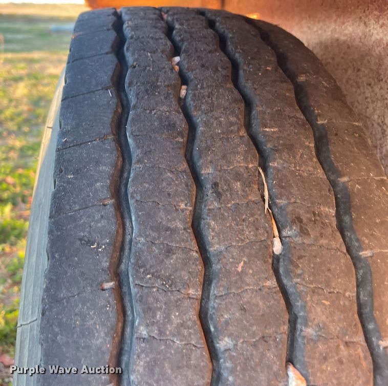 image for item IX9563 1995 Gooseneck A6A1  livestock trailer