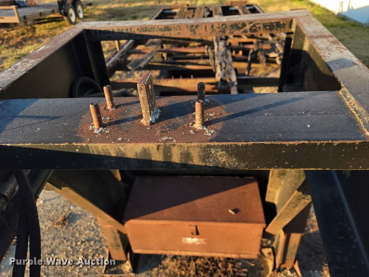 image for item IX9564 1982 Triangle K  equipment trailer
