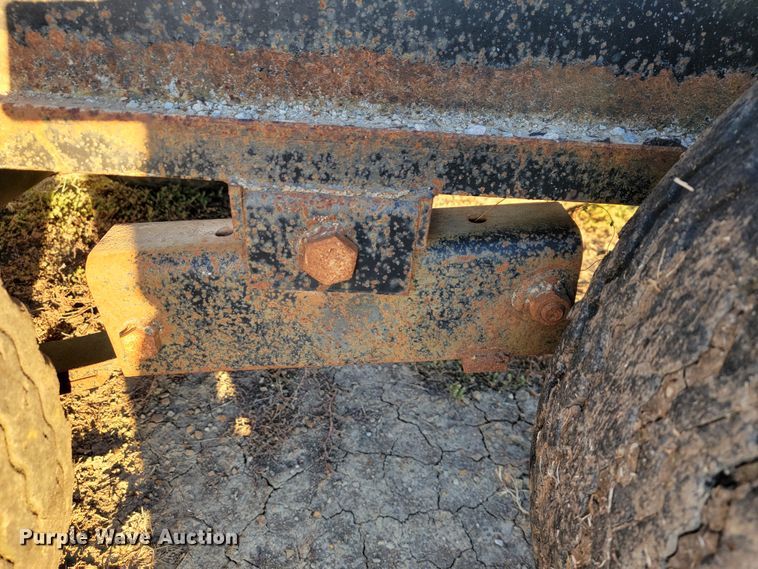 image for item IX9564 1982 Triangle K  equipment trailer