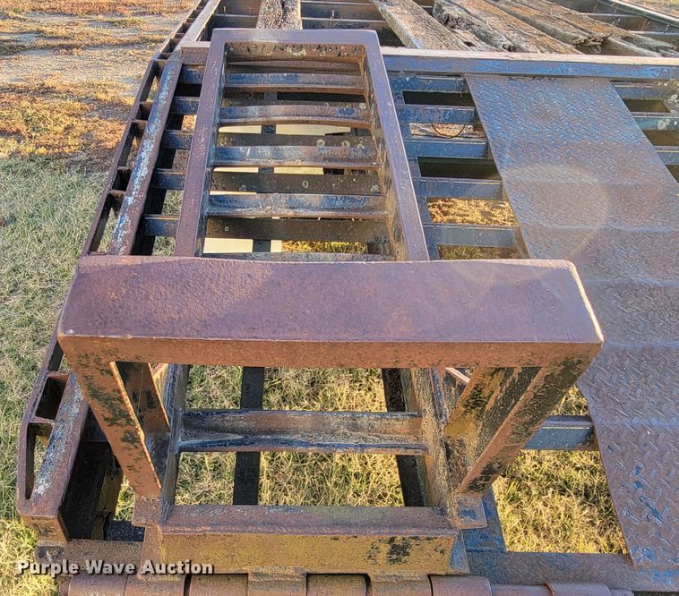 image for item IX9564 1982 Triangle K  equipment trailer