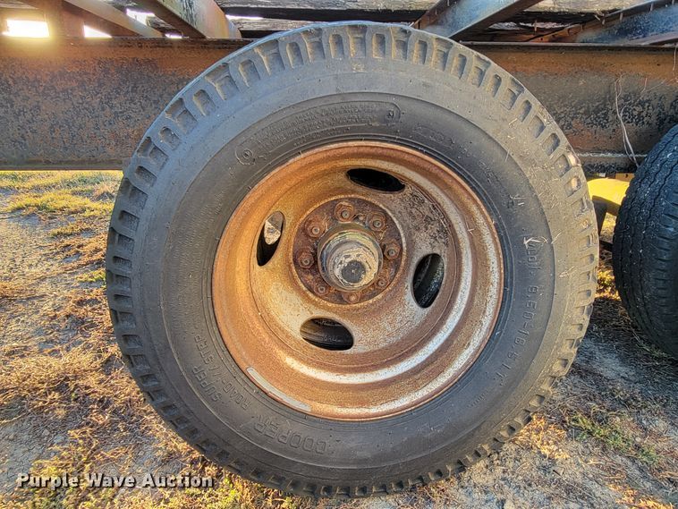 image for item IX9564 1982 Triangle K  equipment trailer