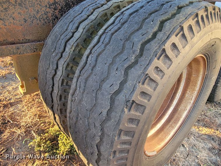 image for item IX9564 1982 Triangle K  equipment trailer