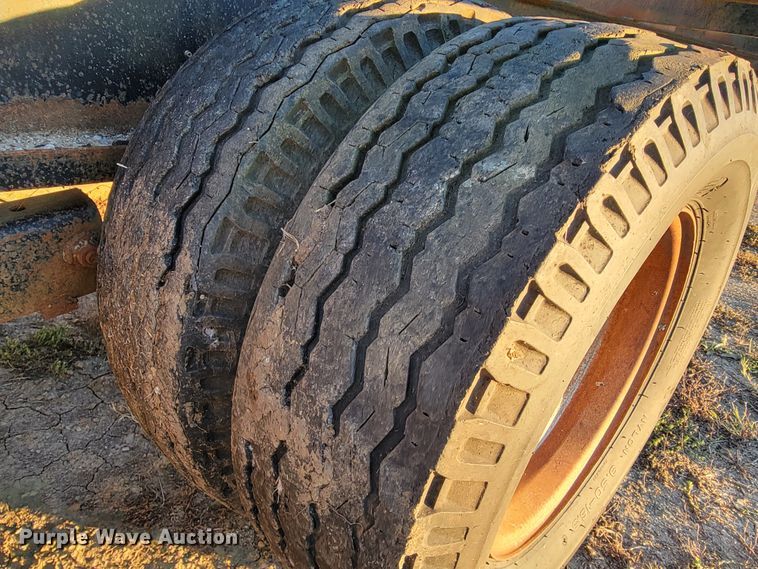 image for item IX9564 1982 Triangle K  equipment trailer