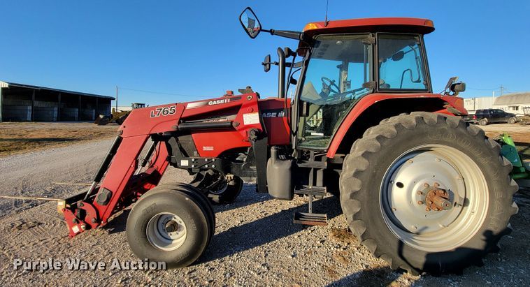 image for item IX9565 2003 Case IH MXM155  tractor