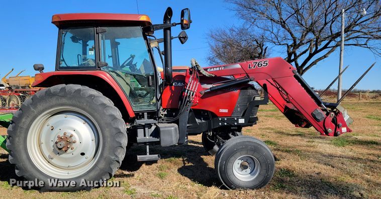 image for item IX9565 2003 Case IH MXM155  tractor