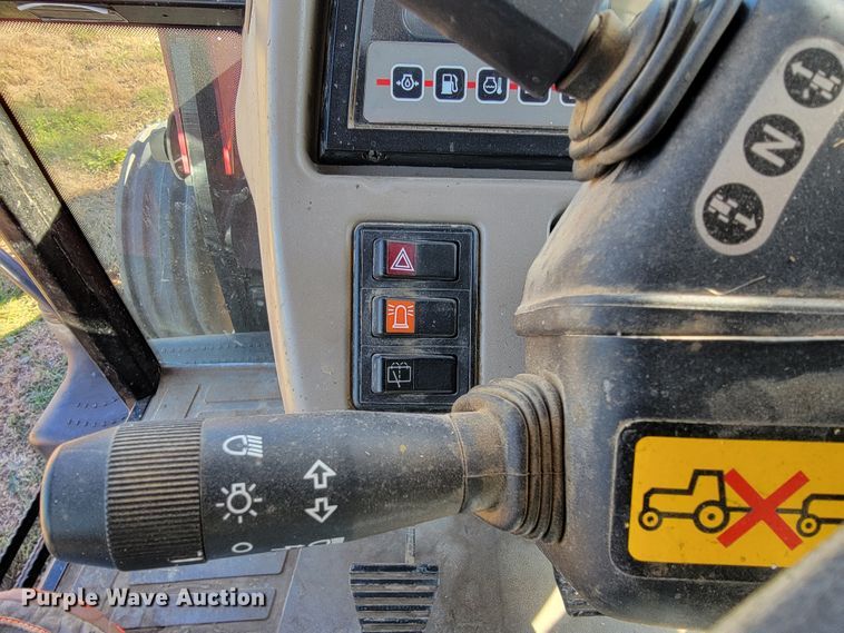 image for item IX9565 2003 Case IH MXM155  tractor