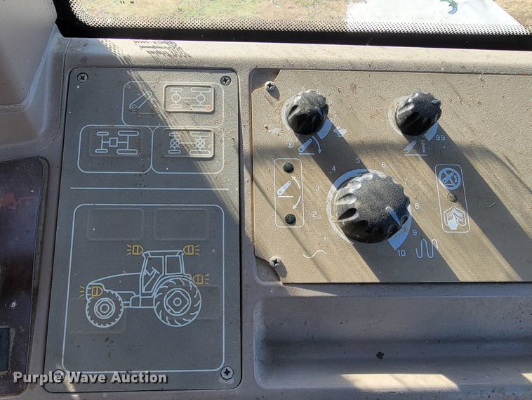 image for item IX9565 2003 Case IH MXM155  tractor