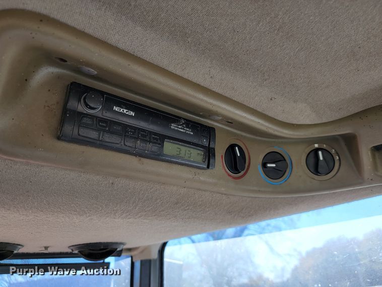 image for item IX9565 2003 Case IH MXM155  tractor