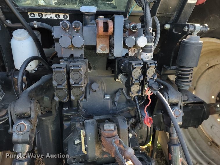 image for item IX9565 2003 Case IH MXM155  tractor