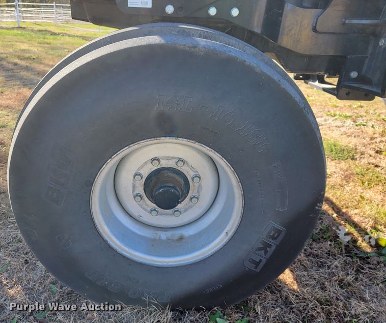 image for item IX9565 2003 Case IH MXM155  tractor