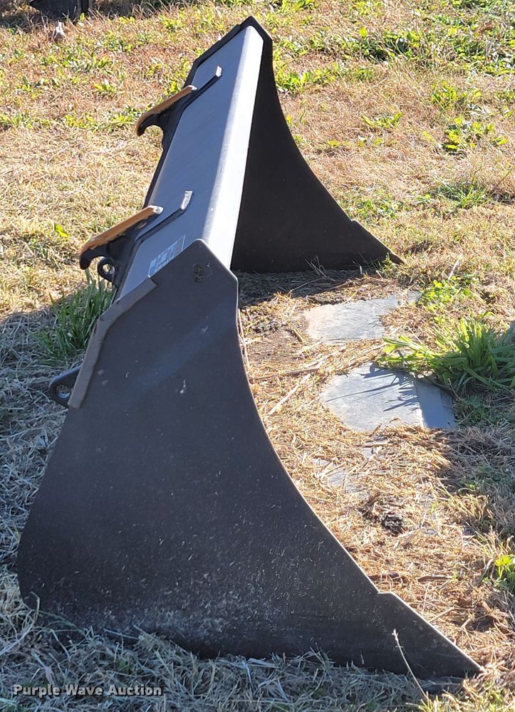 image for item IX9565 2003 Case IH MXM155  tractor