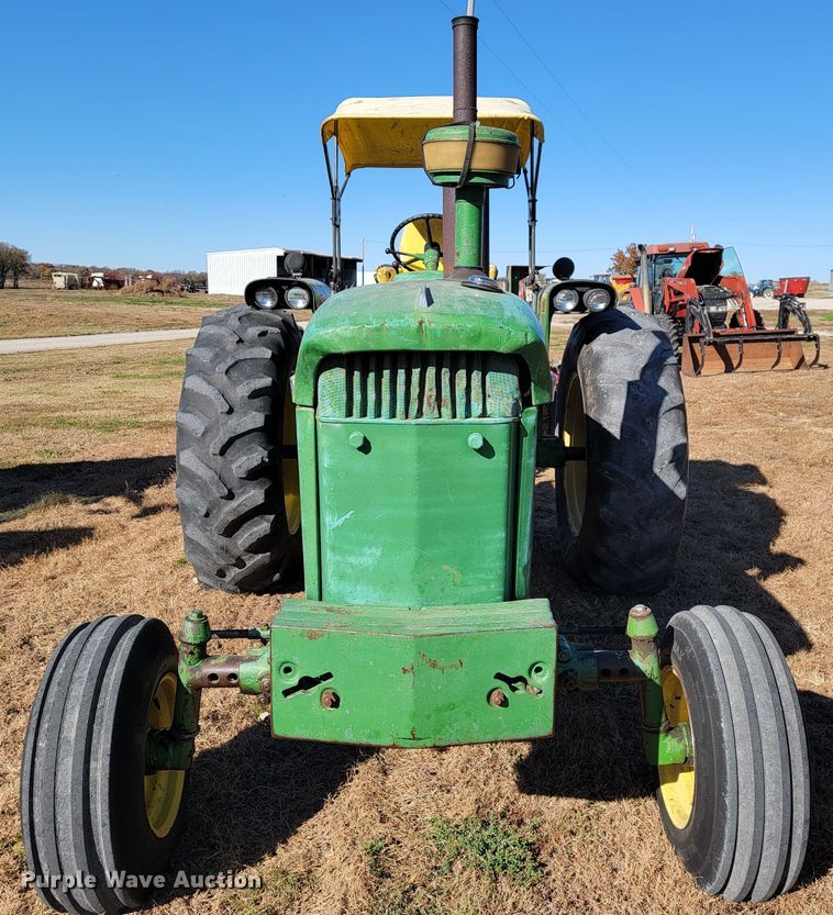 image for item IX9568 John Deere 4010  tractor