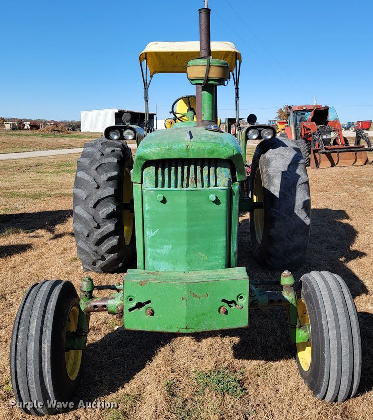 image for item IX9568 John Deere 4010  tractor