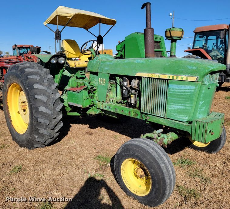 image for item IX9568 John Deere 4010  tractor