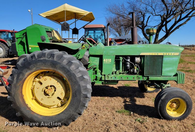 image for item IX9568 John Deere 4010  tractor