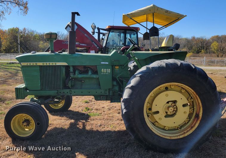 image for item IX9568 John Deere 4010  tractor