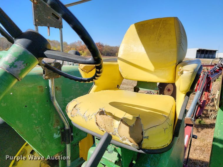 image for item IX9568 John Deere 4010  tractor