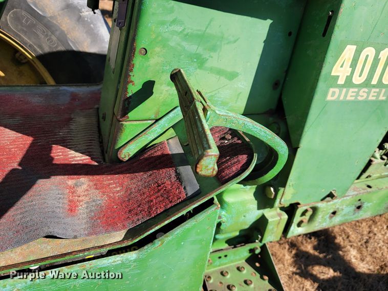 image for item IX9568 John Deere 4010  tractor