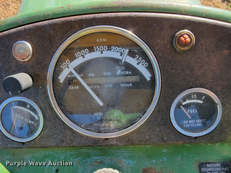 image for item IX9568 John Deere 4010  tractor