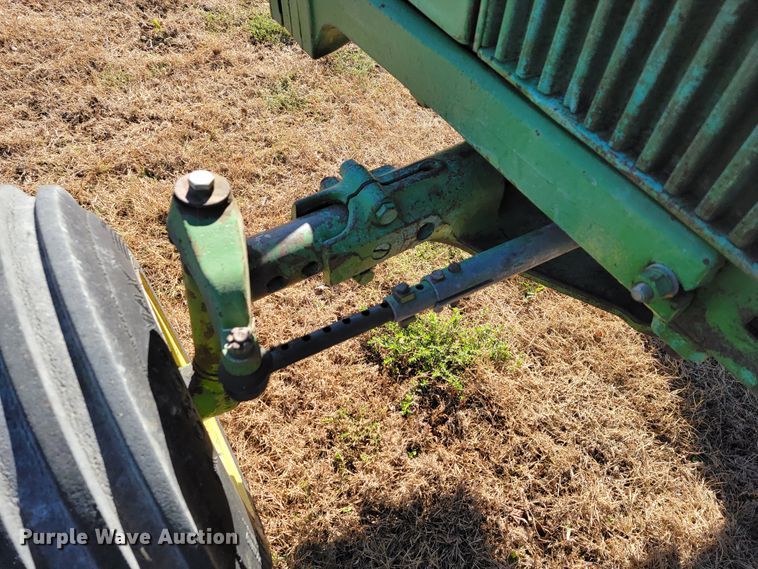 image for item IX9568 John Deere 4010  tractor