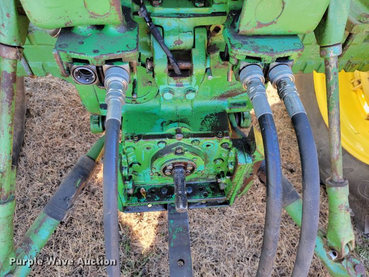 image for item IX9568 John Deere 4010  tractor